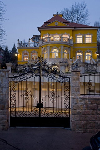 Eladó családi ház, Budapesten, II. kerületben 2544.29 M Ft