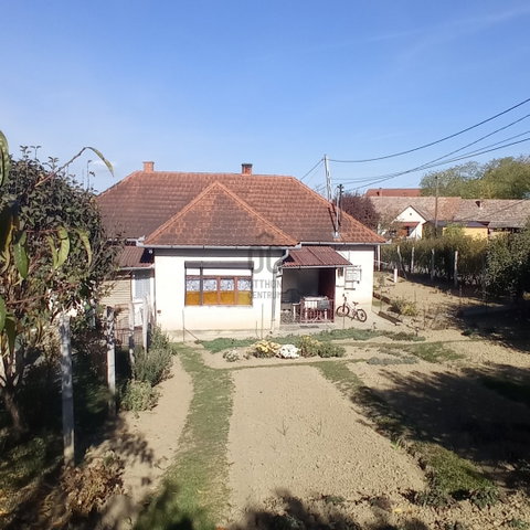 Eladó családi ház, Tabon 49.9 M Ft, 2 szobás