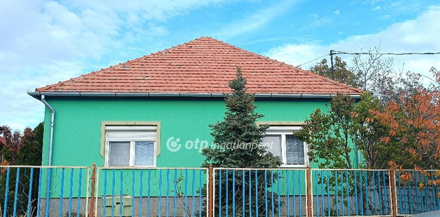 Eladó családi ház, Törtelen 52 M Ft, 3+1 szobás
