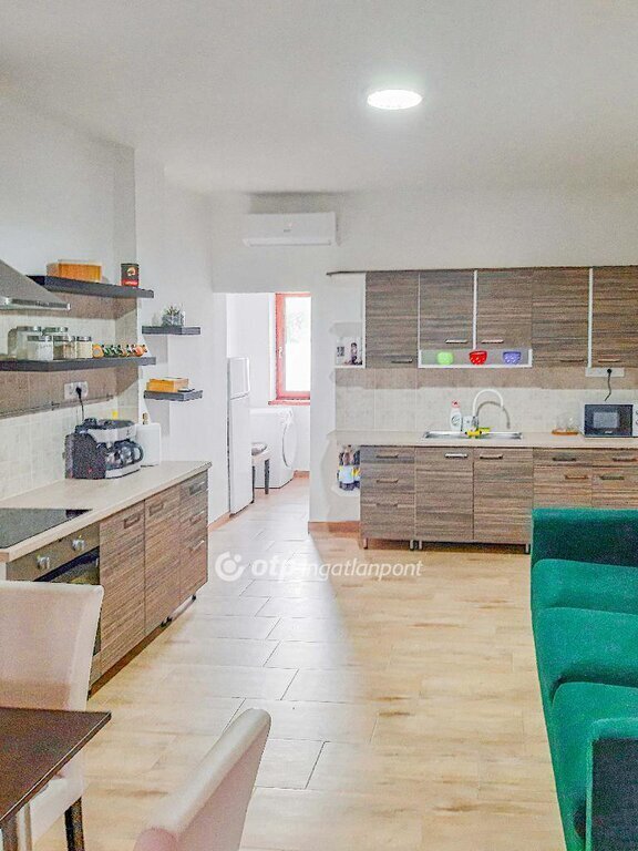 7 bed · 220m² · 149.900.000 ft