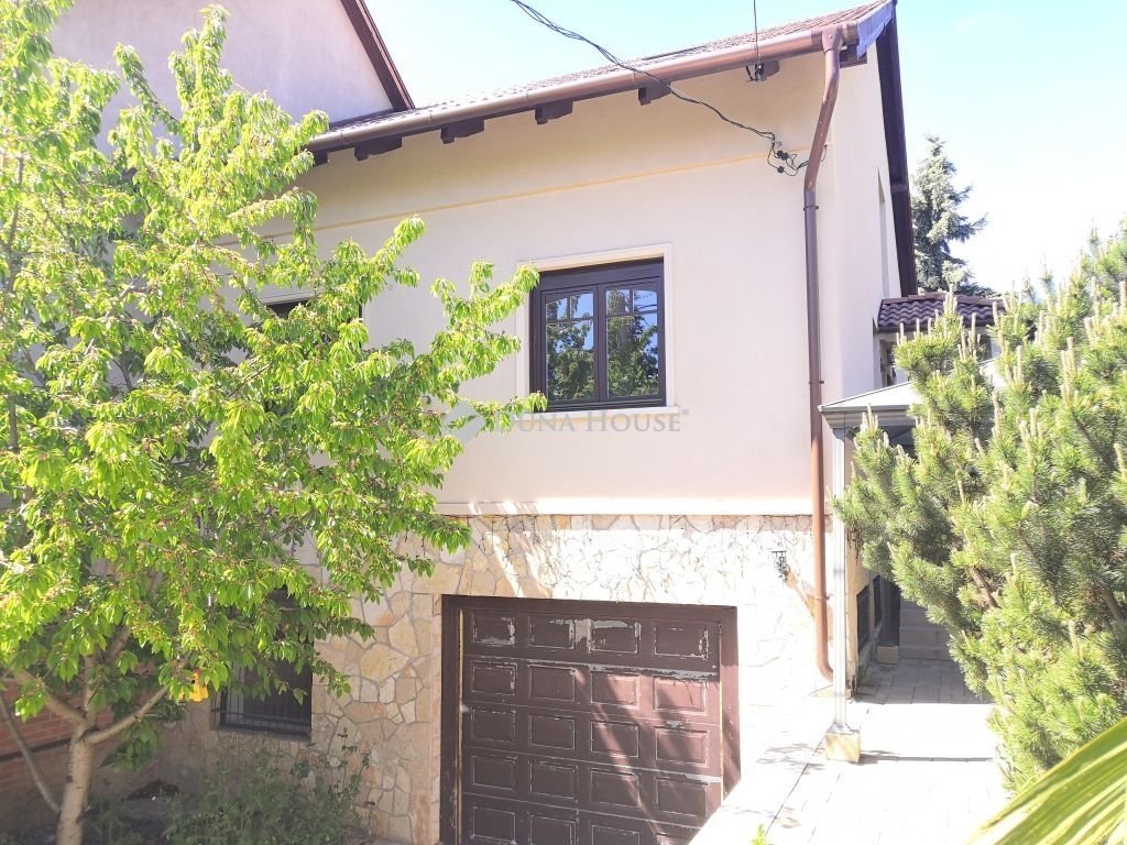8 bed · 242m² · 139.900.000 ft