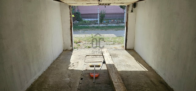 Eladó garázs, Várpalotán, Loncsosi utcában 7.9 M Ft