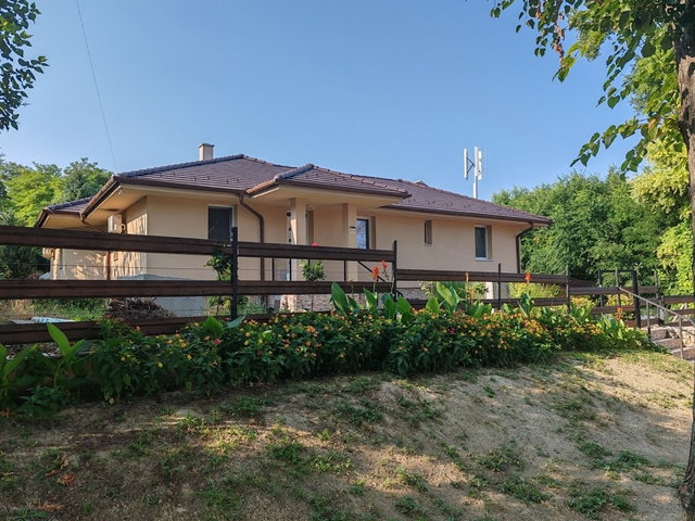 Eladó családi ház, Kápolnásnyéken 169 M Ft, 5 szobás