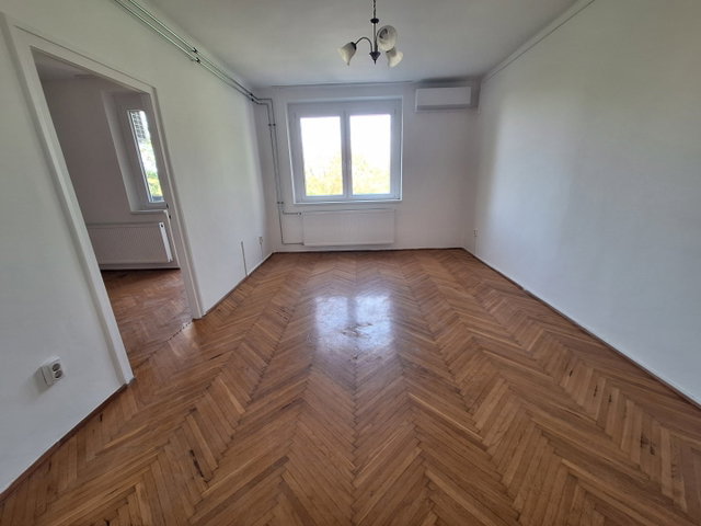 Kiadó téglalakás, albérlet, Hódmezővásárhelyen, Szabadság téren