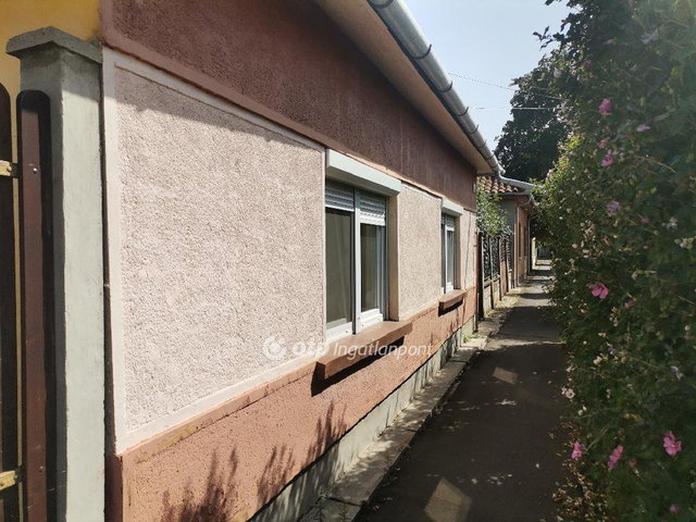 Eladó családi ház, Békéscsabán 22 M Ft, 2 szobás