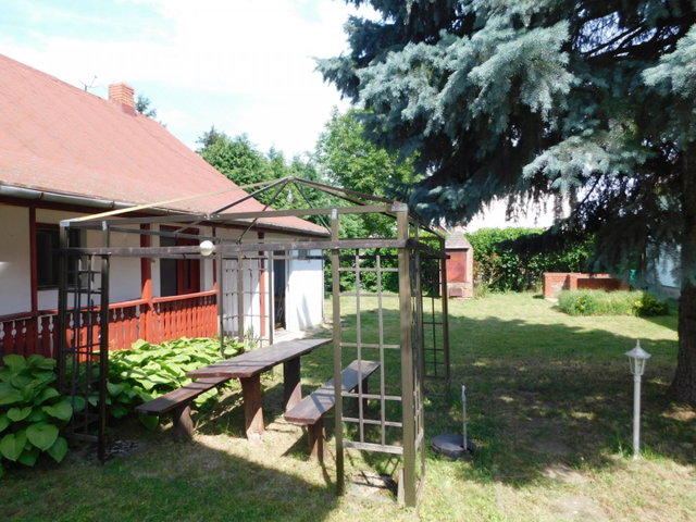 Eladó családi ház, Zalakaroson 85 M Ft, 12 szobás