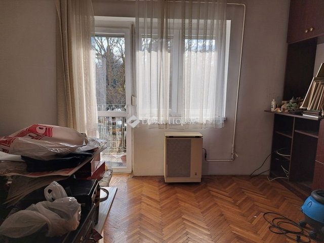 Eladó téglalakás, Veszprémben 46.5 M Ft, 1 szobás