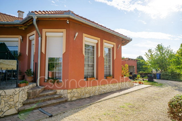 Eladó családi ház, Bősárkányon 68 M Ft, 4 szobás