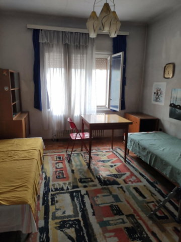 Eladó családi ház, Pécsett 0.05 M Ft, 4 szobás
