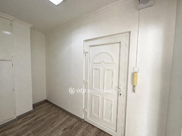 Eladó panellakás, Egerben 33 M Ft, 1+1 szobás