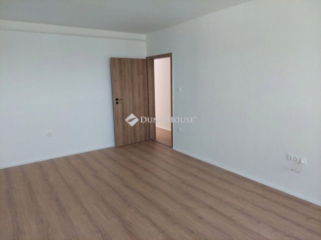 Eladó panellakás, Pécsett 47.9 M Ft, 2 szobás