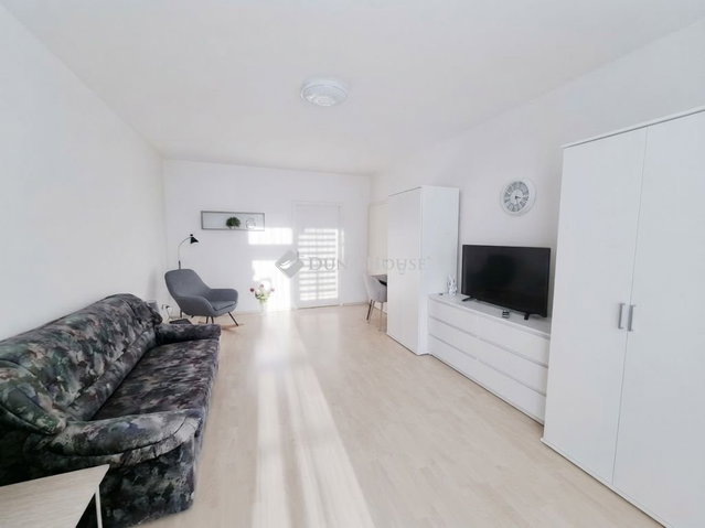 Eladó téglalakás, Szombathelyen 45 M Ft, 2 szobás
