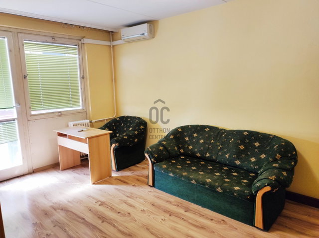 Eladó panellakás, Debrecenben, Hortobágy utcában 35 M Ft