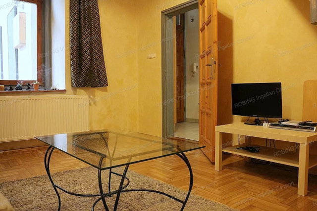 Eladó téglalakás, Budapesten, V. kerületben, Nádor utcában