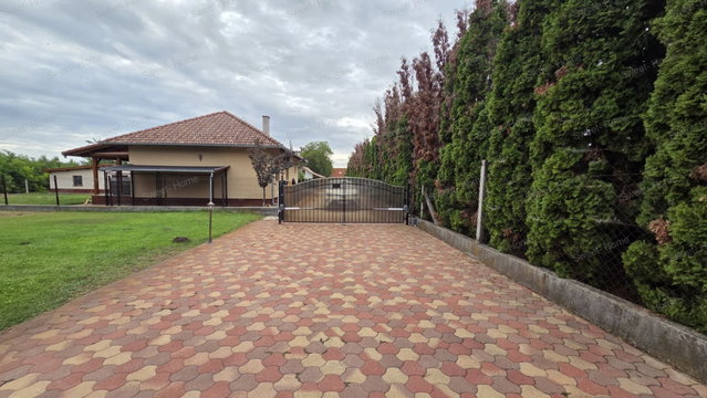 Kiadó családi ház, albérlet, Kecskeméten 500 E Ft / hó