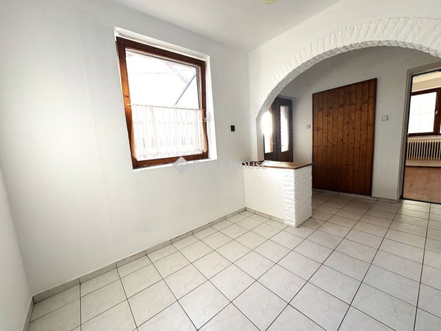 Eladó családi ház, Mosonszentmiklóson 68 M Ft, 7 szobás