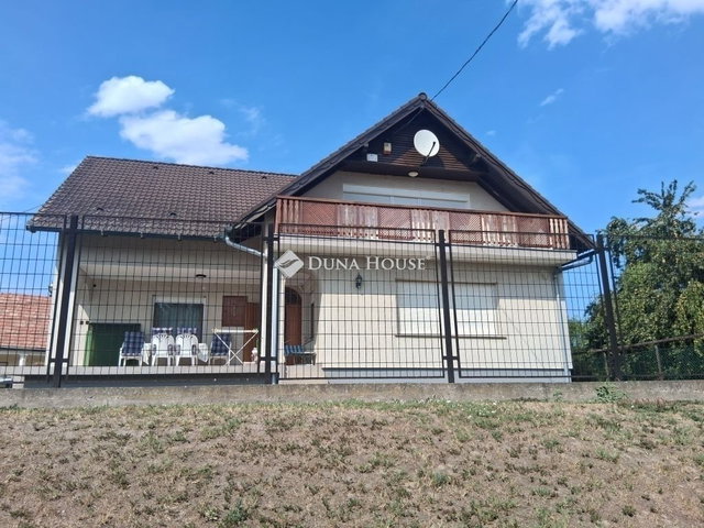 Eladó családi ház, Kiskunlacházán 155.8 M Ft, 4 szobás