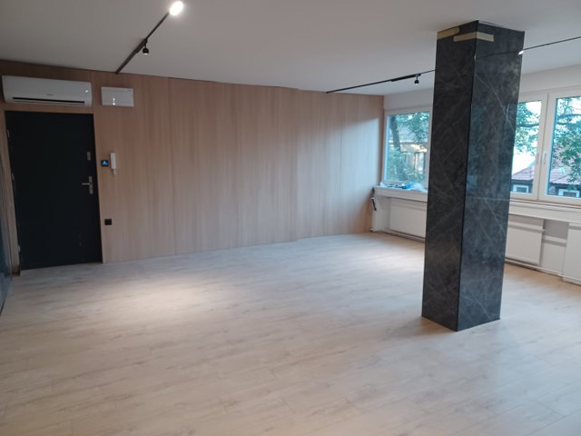 Kiadó iroda, Győrött, Arany János utcában 120 E Ft / hó