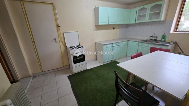 Eladó családi ház, Cegléden 42 M Ft, 2 szobás