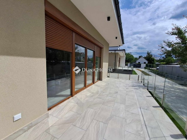Eladó családi ház, Pécsett, Fenyer dűlőn 115.99 M Ft, 3 szobás