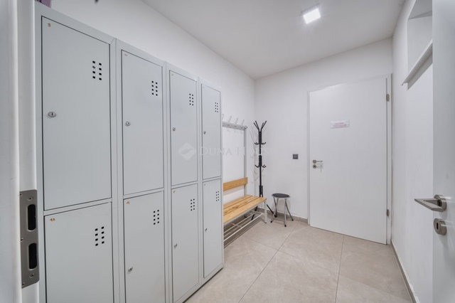 Eladó üzlethelyiség, Nyékládházán 95 M Ft
