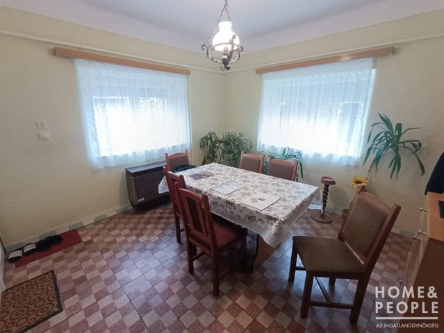 Eladó családi ház, Sándorfalván 49.99 M Ft, 3 szobás