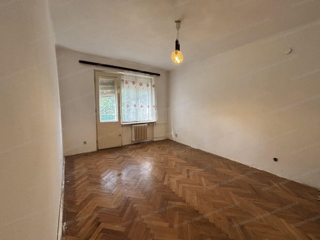 Eladó téglalakás, Tatabányán 31 M Ft, 1 szobás