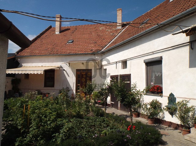 Eladó ikerház, Pápán 59 M Ft, 2 szobás / költözzbe.hu