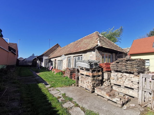 Eladó családi ház, Tatán, Táncsics Mihály utcában 48 M Ft