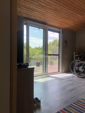 Eladó nyaraló, Pécselyen 49 M Ft, 3 szobás