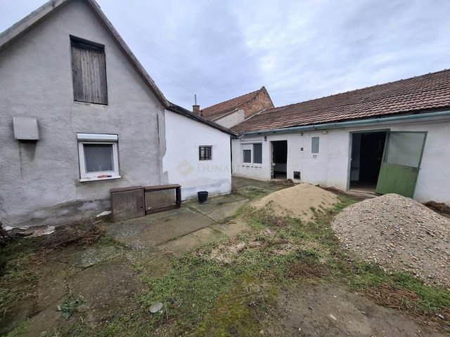 Eladó családi ház, Kiskunfélegyházán 17.5 M Ft, 2 szobás