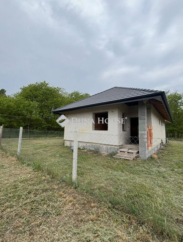 Eladó családi ház, Csemőn, Akácos utcában 34.9 M Ft, 3 szobás