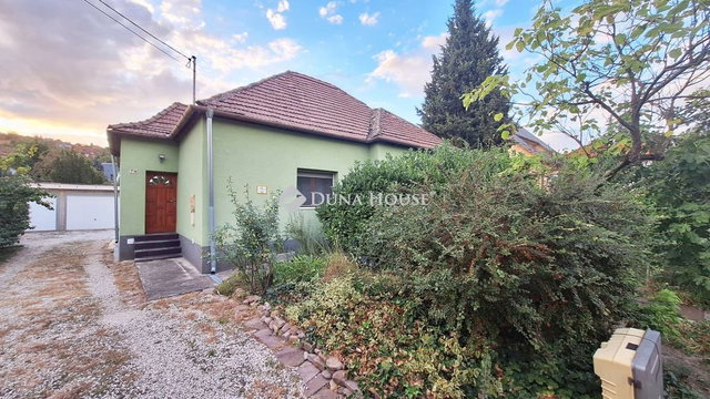 Eladó családi ház, Pécsett 99.9 M Ft, 4 szobás