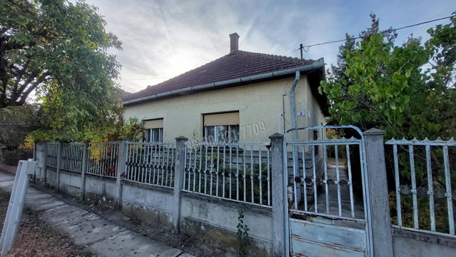 Eladó családi ház, Sarkadon, Vásártér utcában 12.9 M Ft