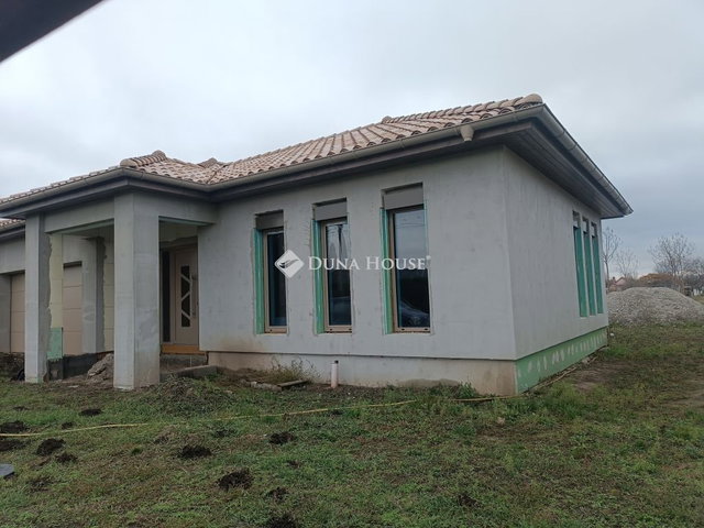 Eladó családi ház, Röszkén 84.999 M Ft, 4 szobás