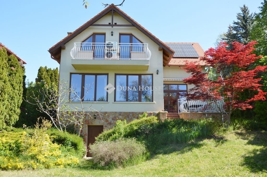 7 bed · 273m² · 324.000.000 ft