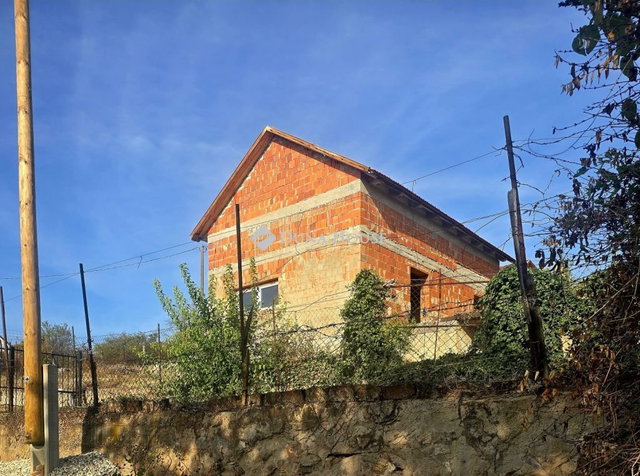 Eladó családi ház, Pécsett, Lőtér dűlőn 17.99 M Ft, 1 szobás