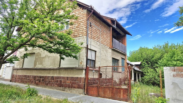 Eladó családi ház, Vecsésen 120 M Ft, 6 szobás