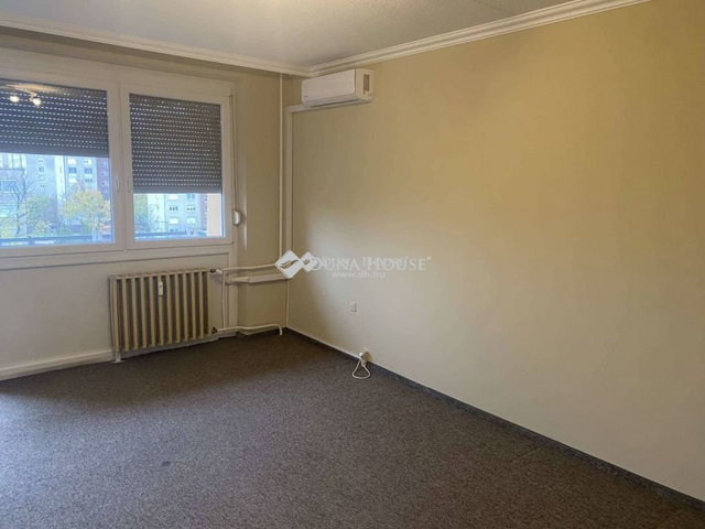Kiadó panellakás, albérlet, Kecskeméten 100 E Ft / hó, 1 szobás