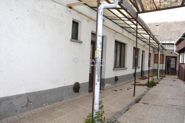 Eladó családi ház, Enyingen 53 M Ft, 13 szobás