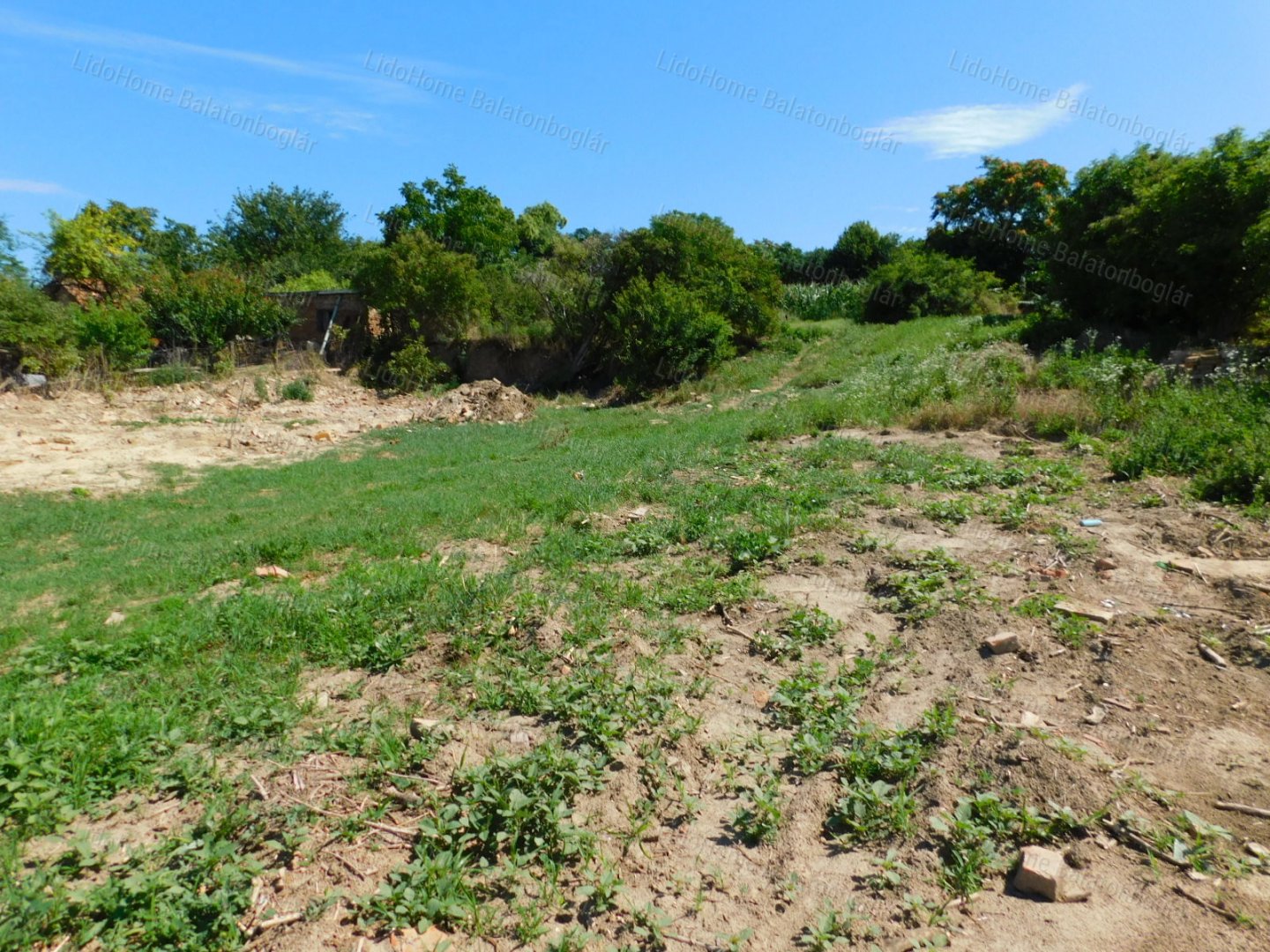 2718 m² · 8.800.000 Ft