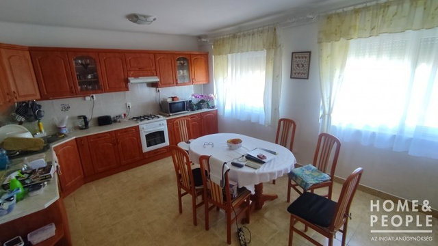 Eladó családi ház, Makón 73 M Ft, 4 szobás