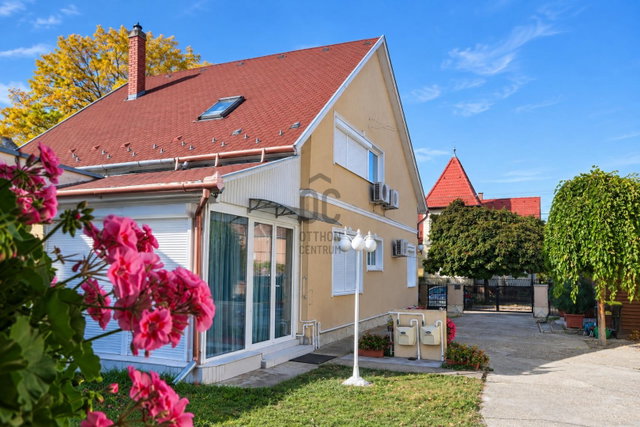 Eladó családi ház, Siófokon 169.9 M Ft, 7 szobás