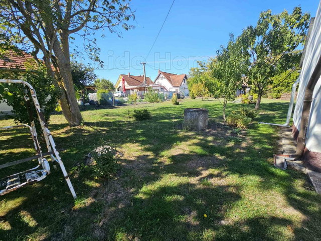 Eladó családi ház, Balatonkeresztúron 43.9 M Ft, 2 szobás
