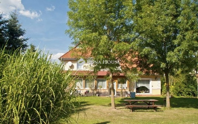 Eladó családi ház, Nádasdon 114.99 M Ft, 7 szobás