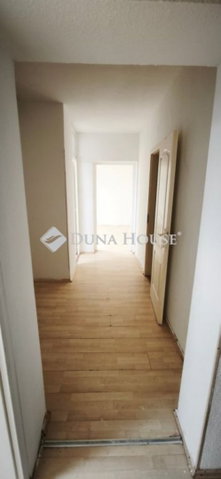 Eladó téglalakás, Dunaújvárosban 33.5 M Ft, 3 szobás