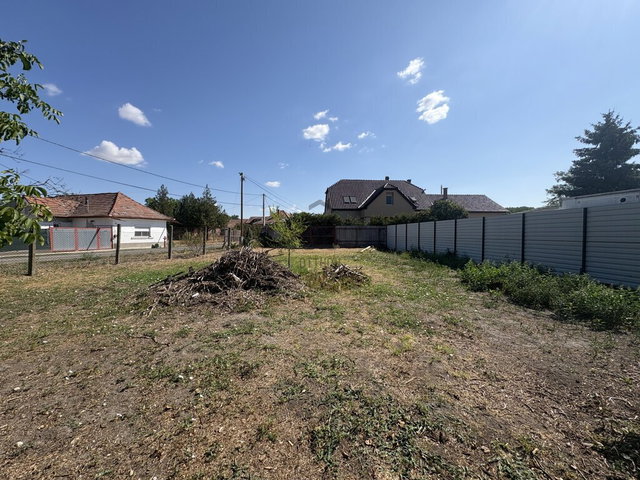 Eladó családi ház, Cegléden 37.9 M Ft, 3 szobás