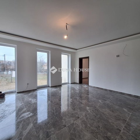 Eladó ikerház, Tinnyén 124.9 M Ft, 4 szobás