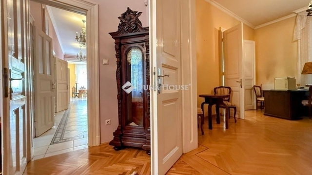 Eladó családi ház, Budapesten, XVI. kerületben 360 M Ft