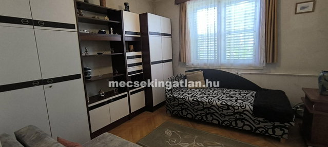 Kiadó téglalakás, albérlet, Pécsett 150 E Ft / hó, 1+1 szobás